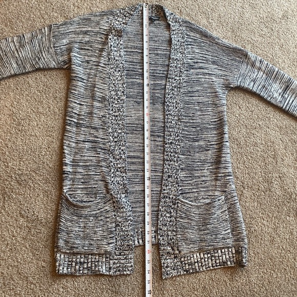 Women’s Express Sweater Cardigan - Medium - Picture 4 of 6